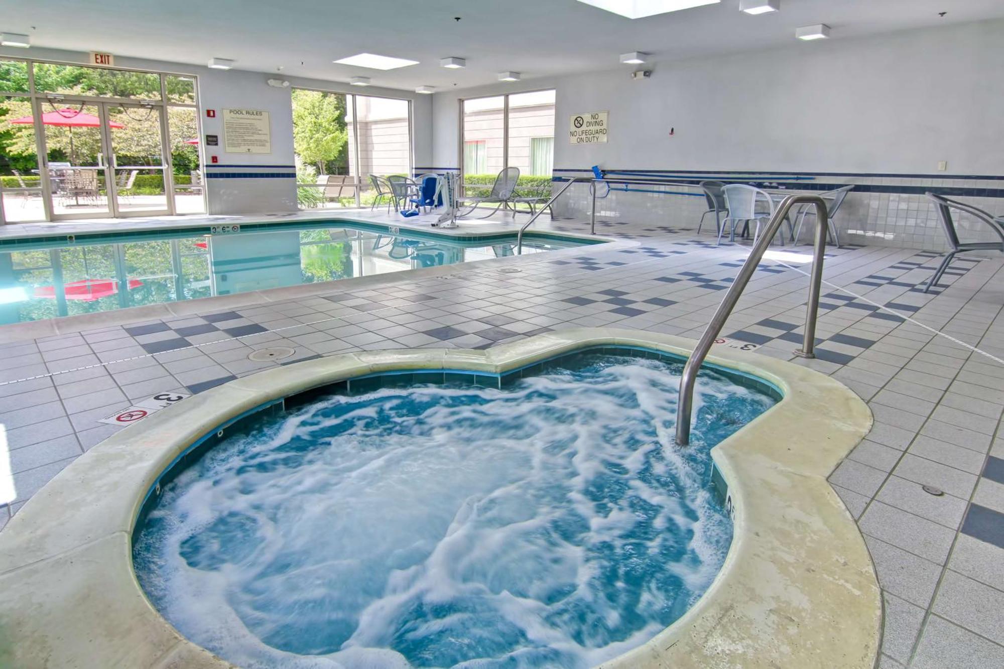 Hampton & Hotel 3*